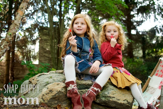 Sweet Sisters Pictures - www.SnapHappyMom.com