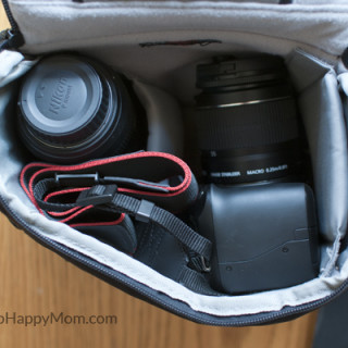 How To Put a DSLR in a Bag Safely - www.SnapHappyMom.com
