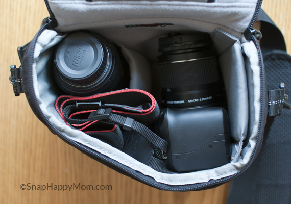 How To Put a DSLR in a Bag Safely - www.SnapHappyMom.com