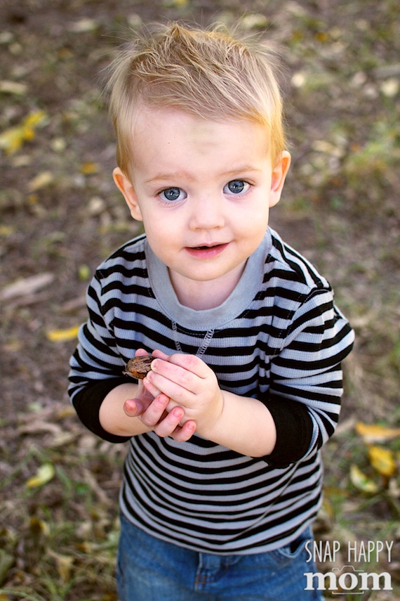 Encouraging Cooperation in Children's Portrait Sessions - www.SnapHappyMom.com