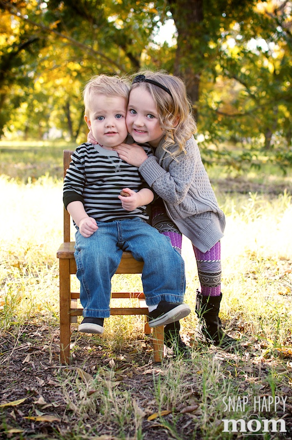 Encouraging Cooperation in Children's Portrait Sessions - www.SnapHappyMom.com