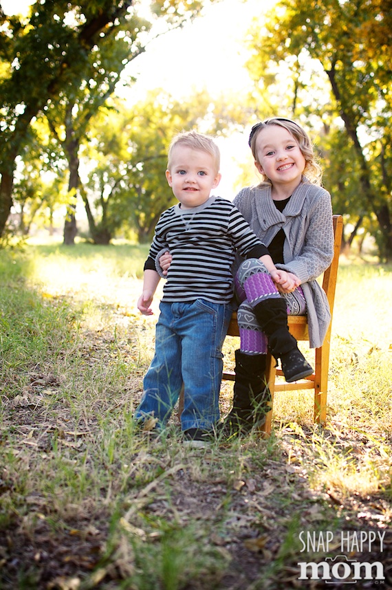 Encouraging Cooperation in Children's Portrait Sessions - www.SnapHappyMom.com