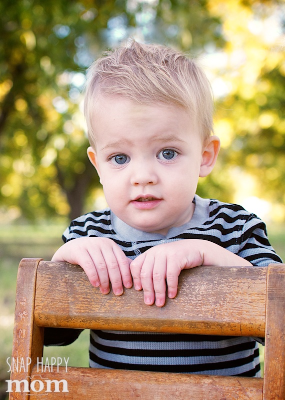 Encouraging Cooperation in Children's Portrait Sessions - www.SnapHappyMom.com