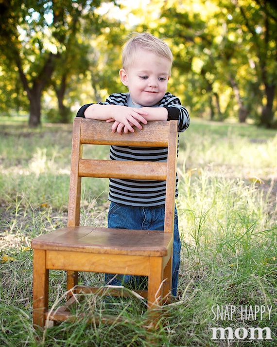 Encouraging Cooperation in Children's Portrait Sessions - www.SnapHappyMom.com