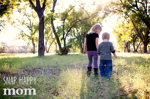 Encouraging Cooperation in Children's Portrait Sessions - www.SnapHappyMom.com