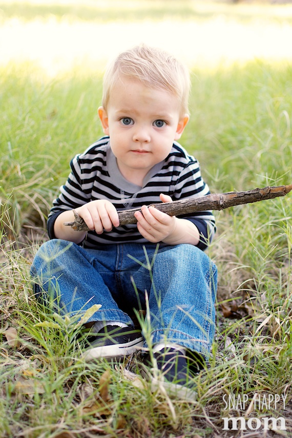 Encouraging Cooperation in Children's Portrait Sessions - www.SnapHappyMom.com