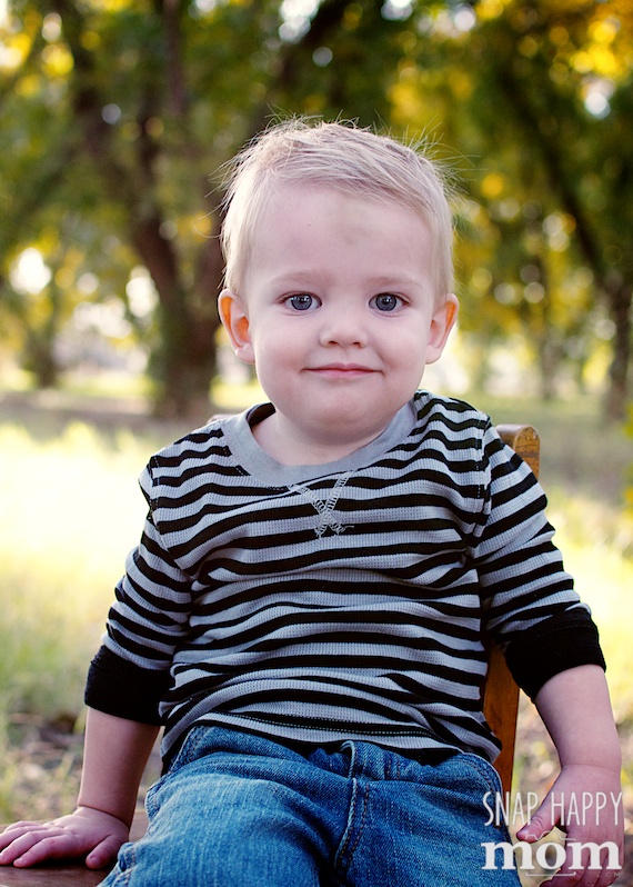 Encouraging Cooperation in Children's Portrait Sessions - www.SnapHappyMom.com