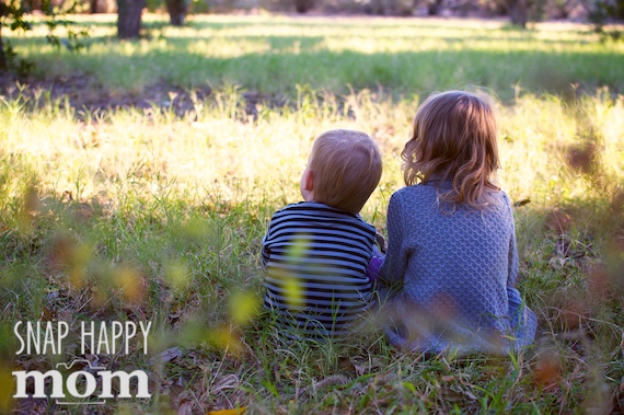 Encouraging Cooperation in Children's Portrait Sessions - www.SnapHappyMom.com