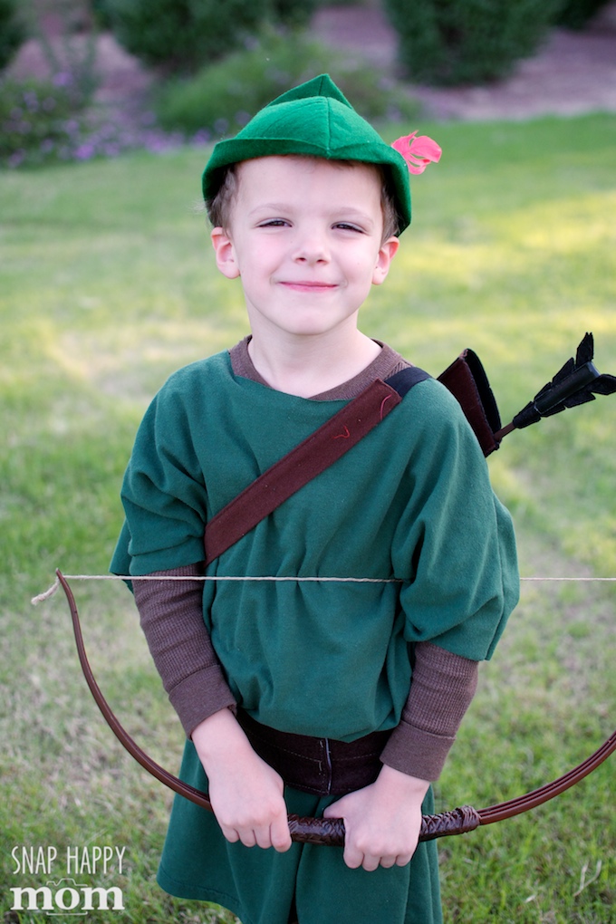 Robin Hood Family Costumes - handmade Robin Hood costume for a boy - SnapHappyMom.com