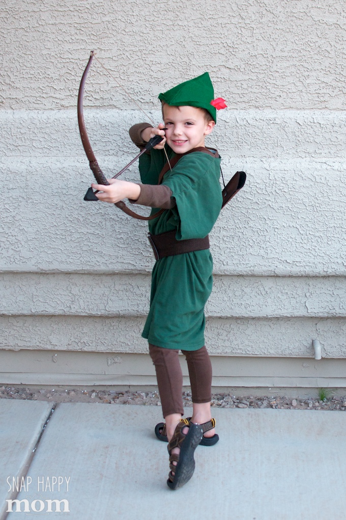 Robin Hood Family Costumes - handmade Robin Hood costume for a boy - SnapHappyMom.com