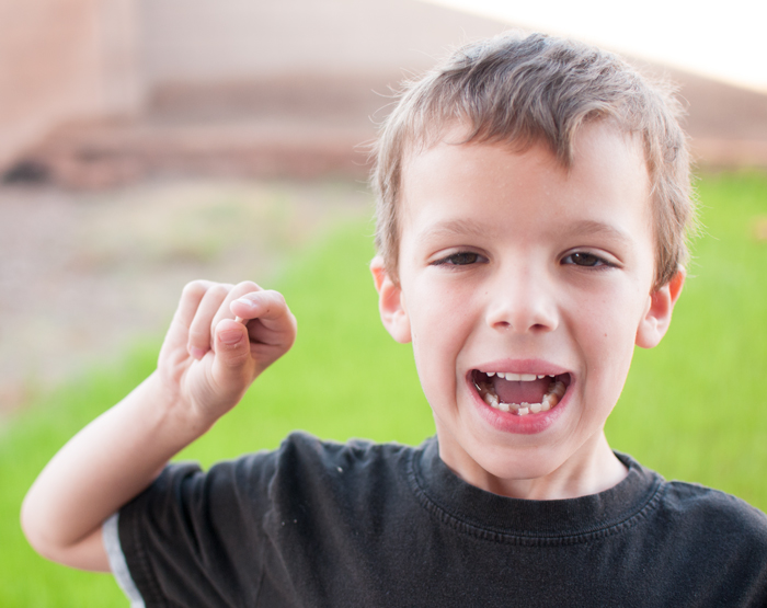 How To Take Pictures of that First Lost Tooth - SnapHappyMom.com