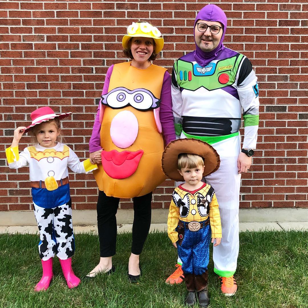 21 Creative Group Costume Ideas for Your Family This Halloween - Snap ...